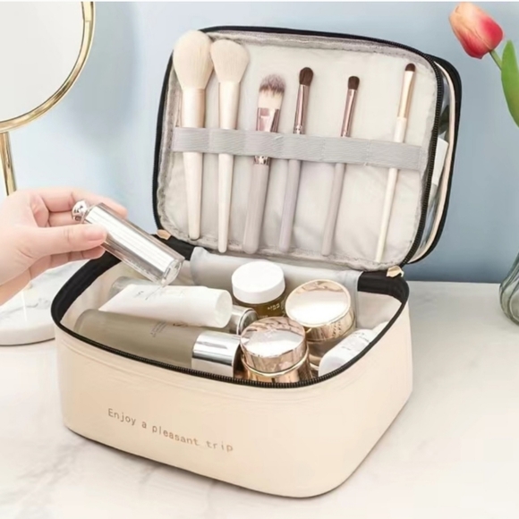 Double layered makeup/travel bag - Picture 3 of 6